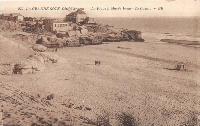 Carte postale ancienne La Grande Cote La Plage A Maree Basse Casino