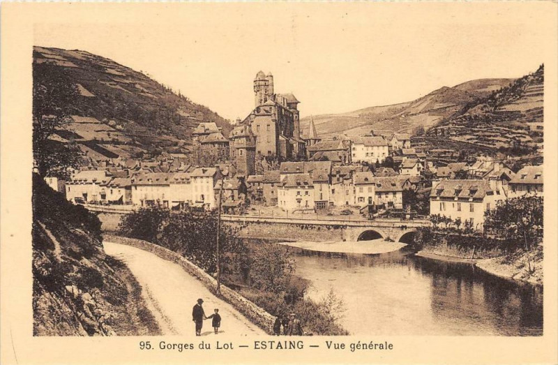 Carte postale ancienne Estaing Vue Generale à Estaing