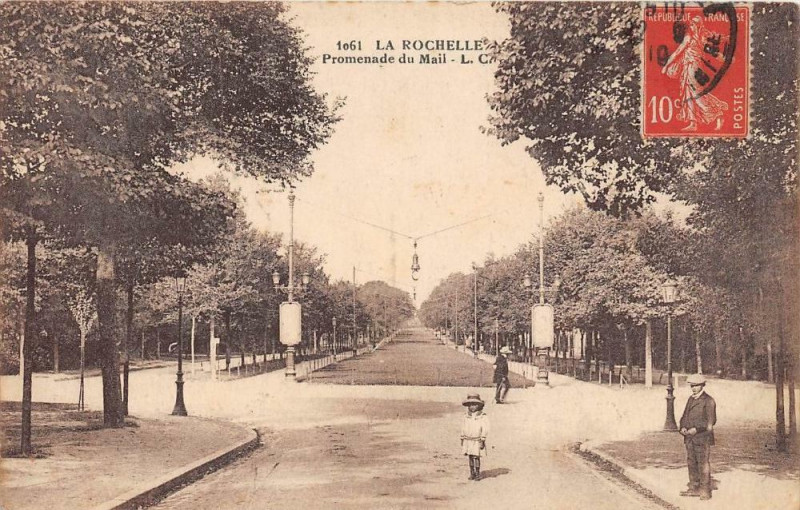 Carte postale ancienne La Rochelle Promenade Du Mail à La Rochelle