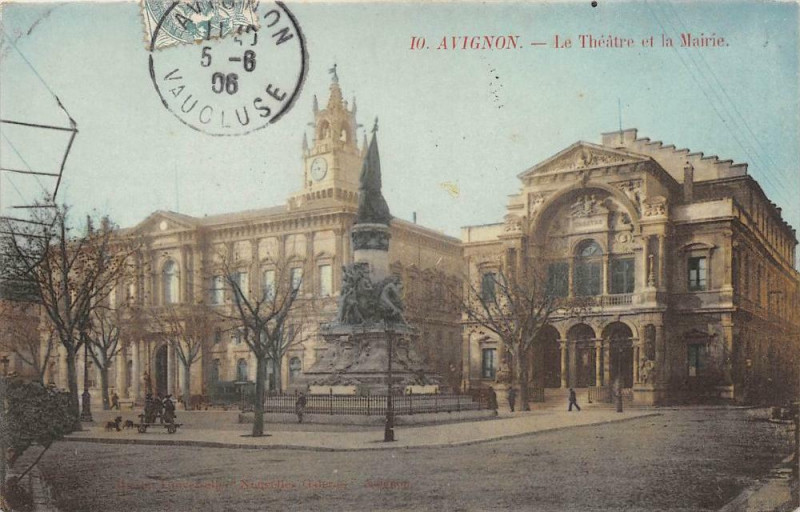 Carte postale ancienne Avignon Le Theatre Et La Mairie à Avignon