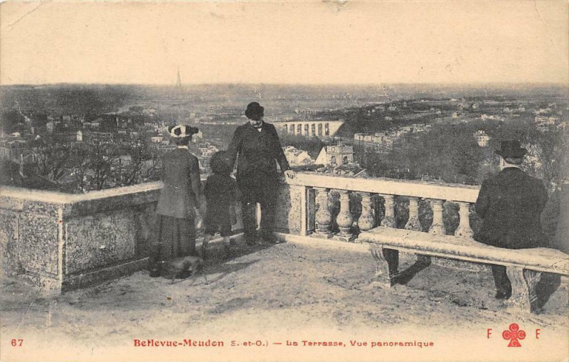 Carte postale ancienne La Terrasse, Vue panoramique à Meudon