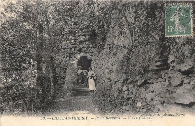 Carte postale ancienne Chateau Thierry Porte Beauvais Vieux Chateau