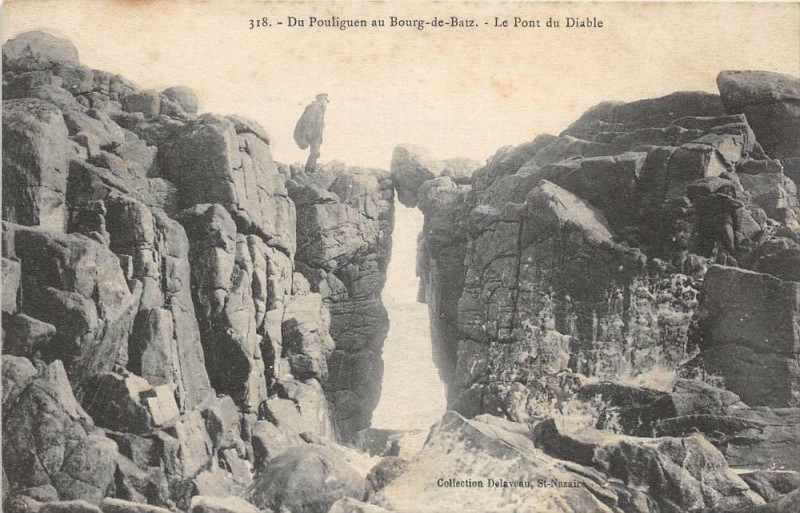 Carte postale ancienne Du Pouliguen Au Bourg De Batz Le Pont Du Diable