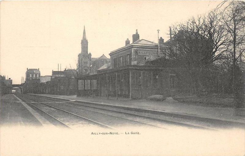 Carte postale ancienne Ailly Sur Noye La Gare (dos non divisé)