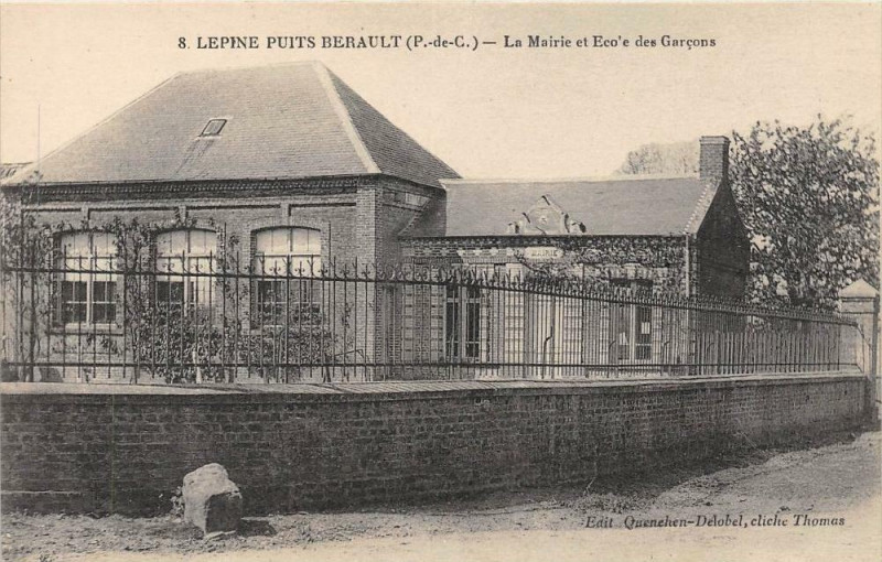 Carte postale ancienne Lepine Puits Berault La Mairie Ecole Garcon à Lépine