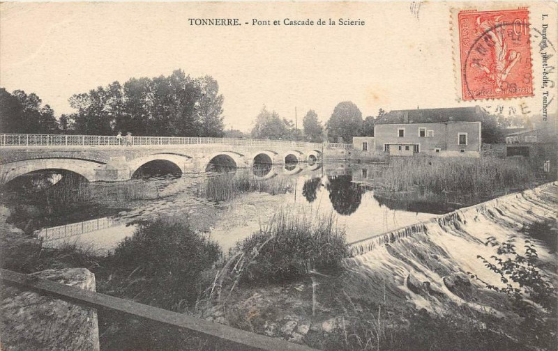 Carte postale ancienne Tonnerre Pont Et Cascade De La Scierie à Tonnerre