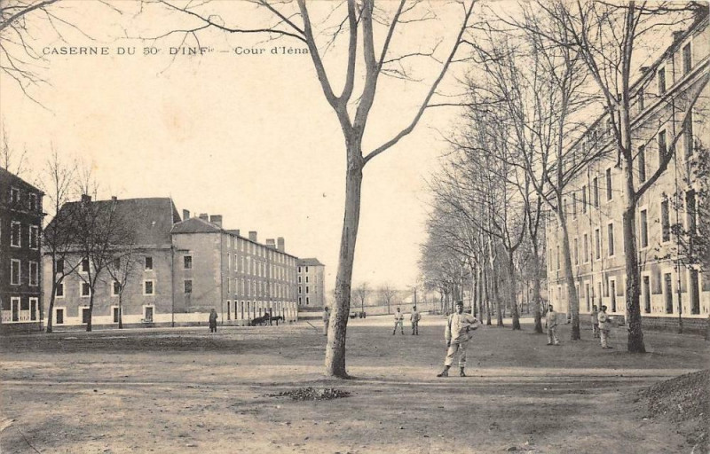 Carte postale ancienne Perigueux Caserne Du 50e D'Infanterie Cour D'Iena à Périgueux