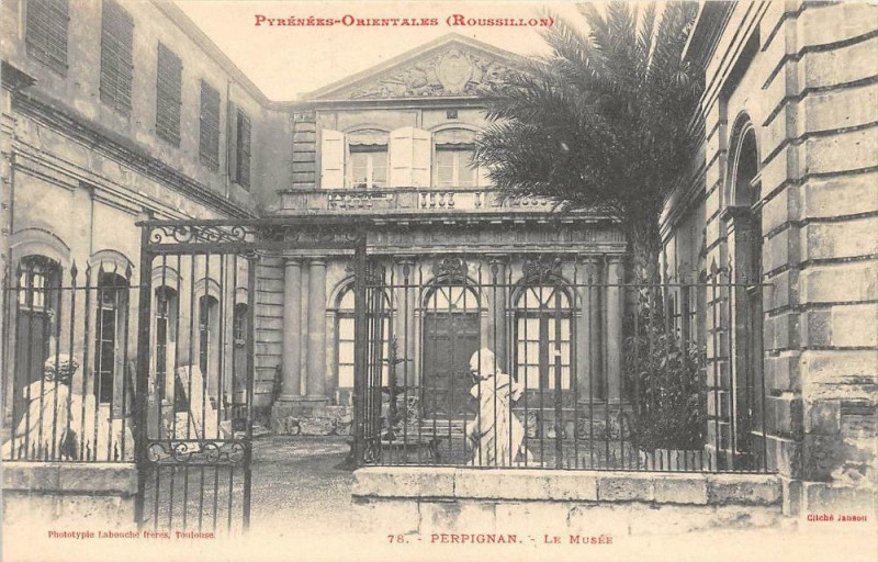 Carte postale ancienne Perpignan Le Musee à Perpignan