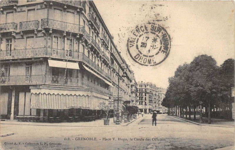 Carte postale ancienne Grenoble La Place Victor Et Cercle Des Officiers à Grenoble