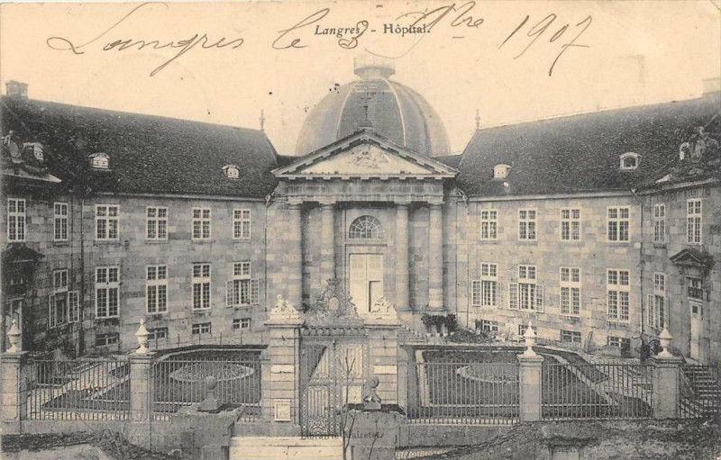 Carte postale ancienne Langres Hopital à Langres
