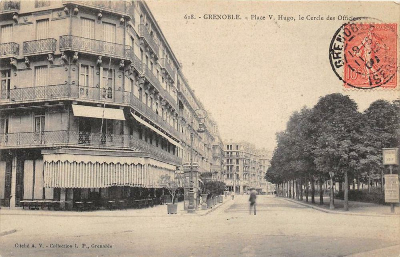 Carte postale ancienne Grenoble Place Victor Hugo Cercle Des Oficiers à Grenoble