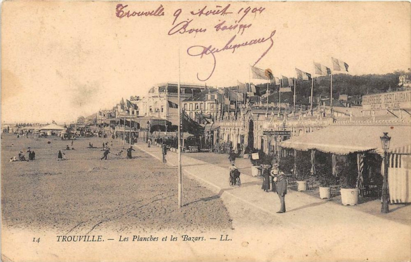 Carte postale ancienne Trouville Les Planches Et Les Bazars (dos non divisé)