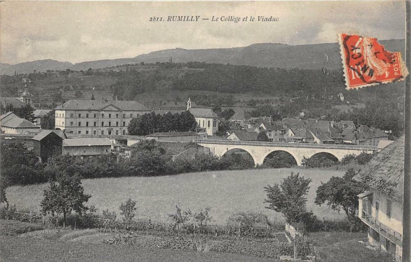 Carte postale ancienne Rumilly Le College Et Viaduc à Rumilly