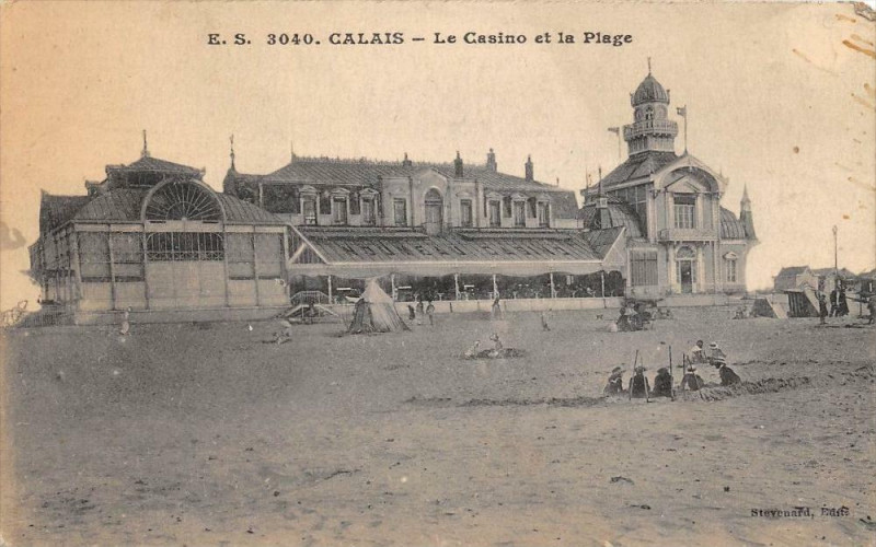 Carte postale ancienne Calais Le Casino Et Plage à Calais
