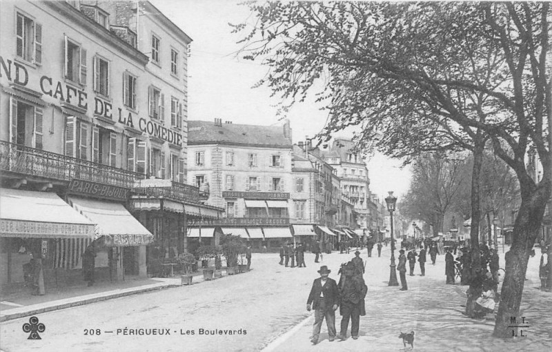 Carte postale ancienne Perigueux Les Boulevards à Périgueux