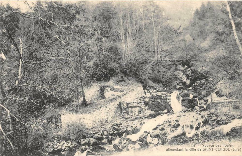 Carte postale ancienne Source Des Foules Alimentant La Ville De Saint-Claude à Our
