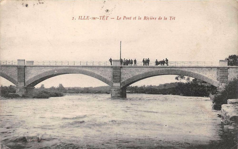 Carte postale ancienne Ille Sur Tet Le Pont Riviere Tet à Ur