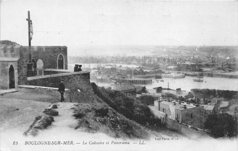 Carte postale ancienne Boulogne Le Calvaire Et Panorama