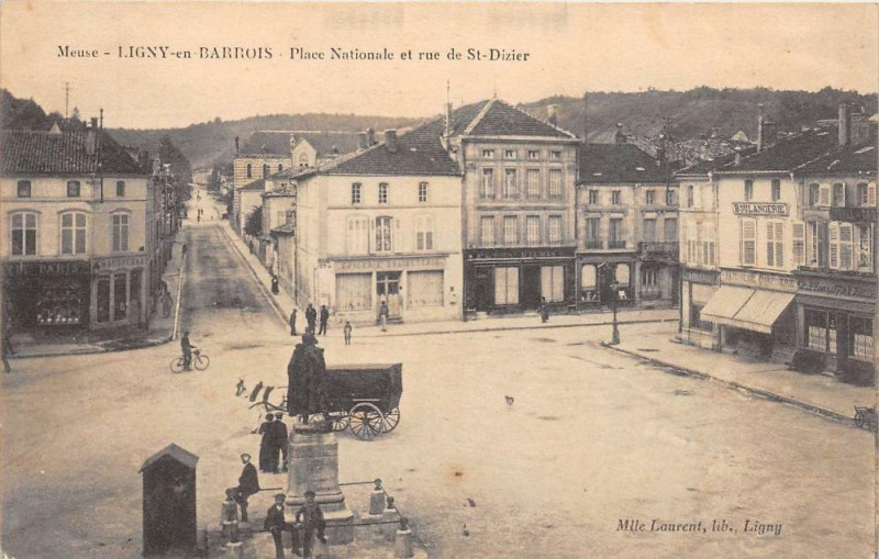 Carte postale ancienne Ligny En Barrois Place Nationale Et Rue Saint-Dizier à Ligny-en-Barrois
