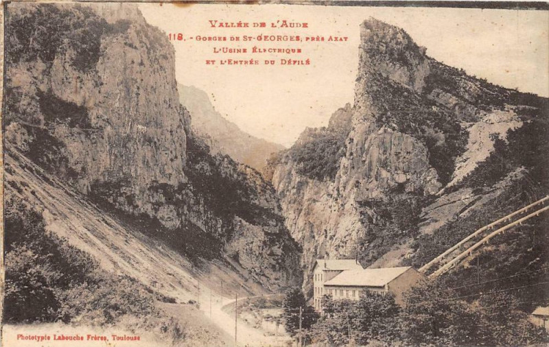 Carte postale ancienne Gorges Saint-Georges Pres Axat Usine Electrique Entree Du Defile à Axat