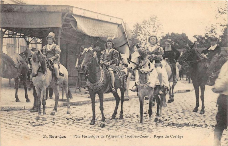Carte postale ancienne Bourges Fete Historique Argentier Pages Du Cortege à Bourges