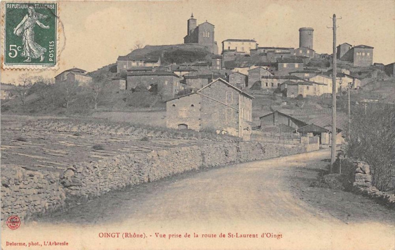 Carte postale ancienne Oingt Vue Prise Dela Route De Saint-Laurent D'Oingt