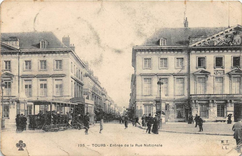 Carte postale ancienne Tours Entree De La Rue Nationale à Tours