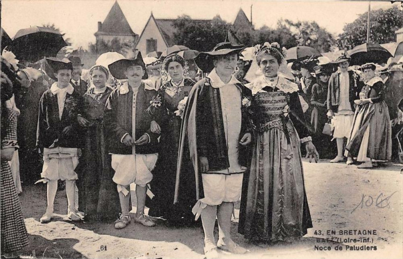 Carte postale ancienne En Bretagne Noce De Paludiers