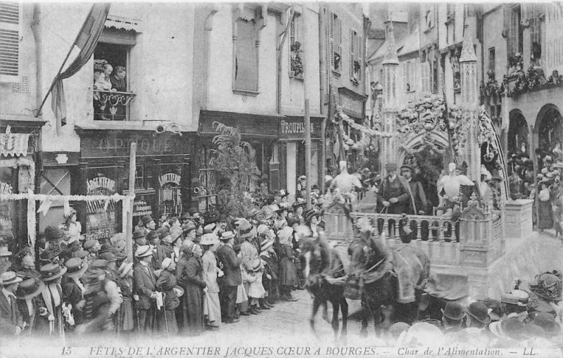 Carte postale ancienne Bourges Fete Historique Argentier Char De L'Alimentation à Bourges