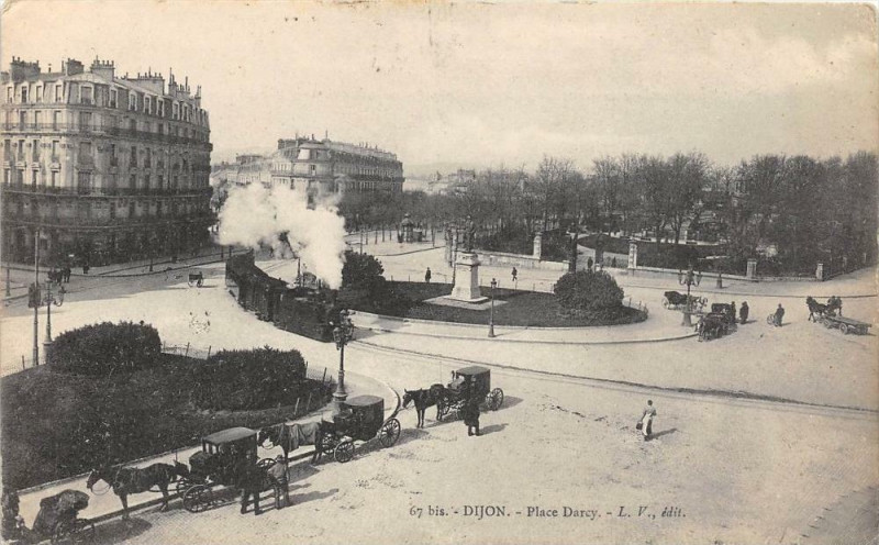 Carte postale ancienne Dijon Place Darcy Avec Le Train à Dijon
