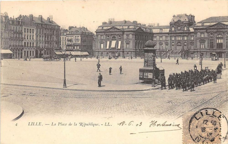 Carte postale ancienne 54 Lille La Place De La Republique  (dos non divisé) à Lille