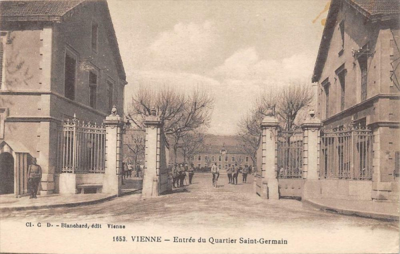 Carte postale ancienne 38 Vienne Entree Du Quartier Saint-Germain à Saint-Germain
