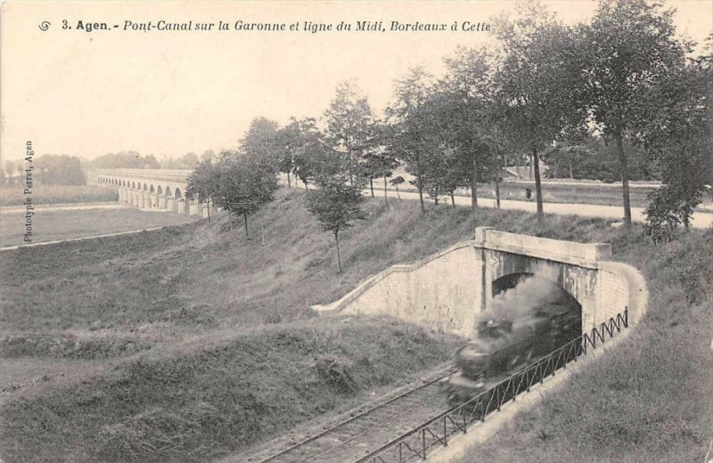 Carte postale ancienne Agen Pont Canal Train à Agen