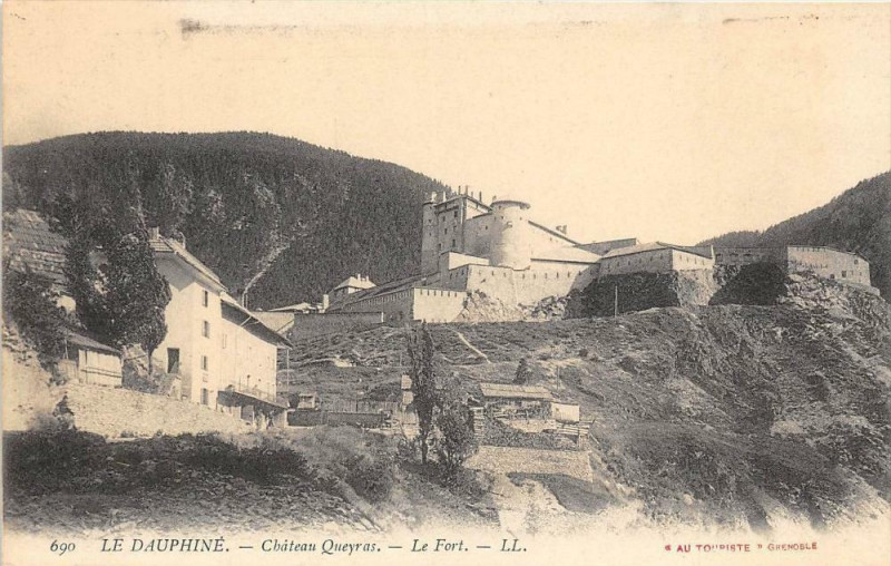 Carte postale ancienne Dauphine Chateau Queyras Le Fort  (dos non divisé)