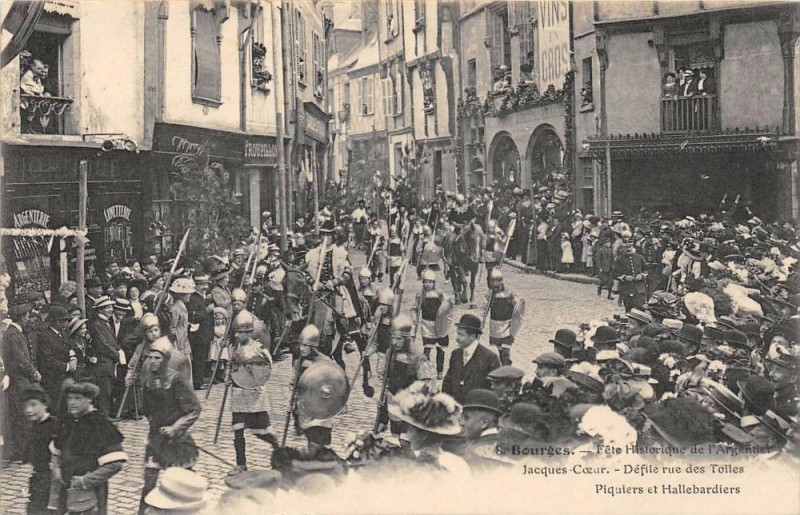Carte postale ancienne Bourges Fete Historique Argentier Piquier Hallebardier à Bourges