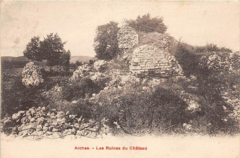 Carte postale ancienne Arches Les Ruines Du Chateau à Arches