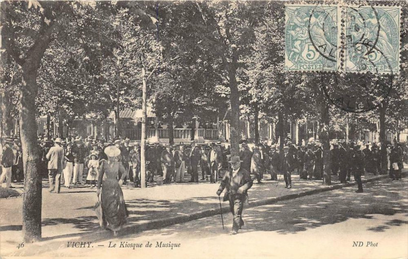 Carte postale ancienne Vichy Le Kiosque De La Musique à Vichy