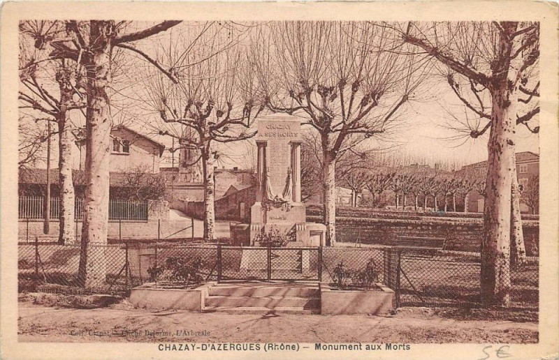 Carte postale ancienne Chazay D'Azergues Monument Aux Morts à Chazay-d'Azergues