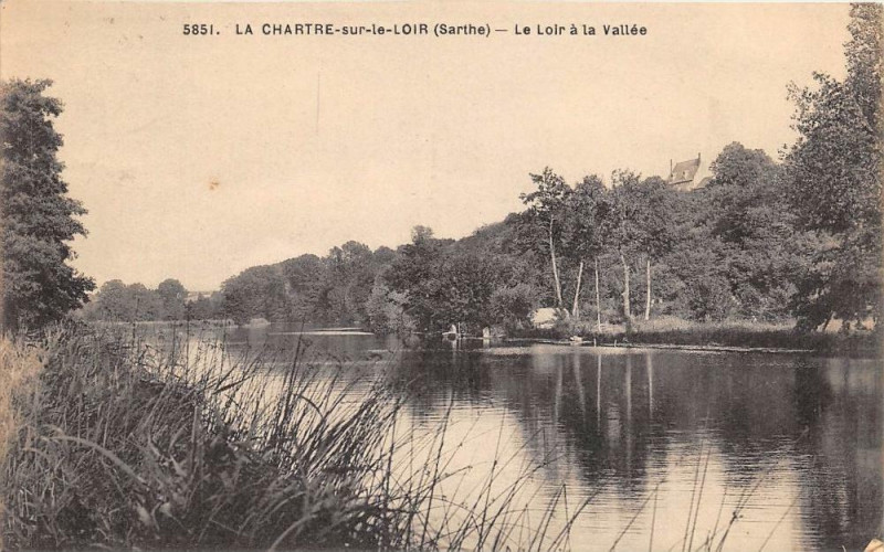 Carte postale ancienne La Chartre Sur Le Loir Le Loir A La Vallee à La Chartre-sur-le-Loir