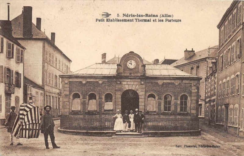 Carte postale ancienne Neris Etablissement Et Porteurs