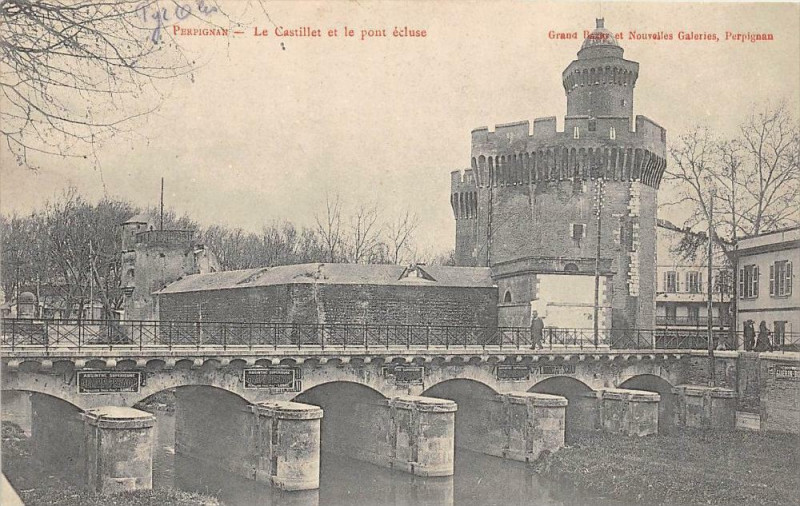 Carte postale ancienne Perpignan Le Castillet Le Pont Ecluse à Perpignan