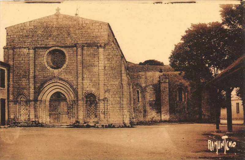 Carte postale ancienne Ile Oleron Eglise Romane Saint-Georges
