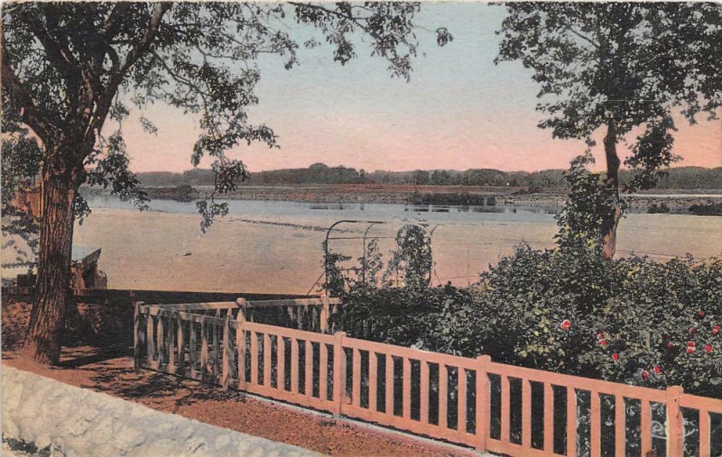 Carte postale ancienne Saint Dye Sur Loire Terrasse De L'Hotel De La Plage