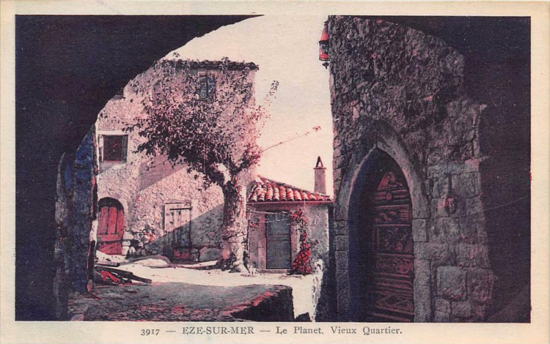 Carte postale ancienne Eze Sur Mer Le Planet Vieux Quartier à Èze
