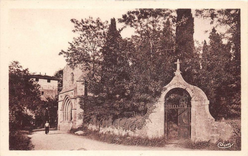 Carte postale ancienne Vianne Eglise Et Vieux Cimetiere à Vianne
