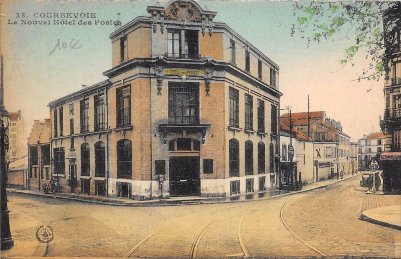 Carte postale ancienne Courbevoie Le Nouvel Hotel Des Postes à Courbevoie
