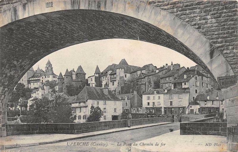 Carte postale ancienne Uzerche Le Pont Du Chemin De Fer à Uzerche