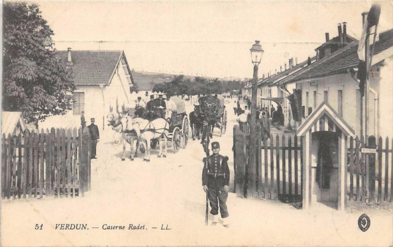 Carte postale ancienne Verdun Caserne Radet à Verdun