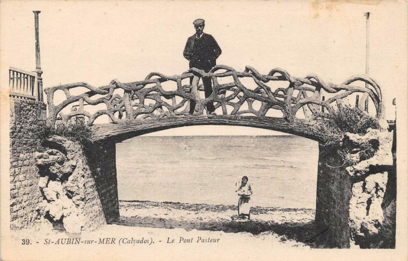 Carte postale ancienne Saint Aubin Sur Mer Le Pont Pasteur à Saint-Aubin-sur-Mer