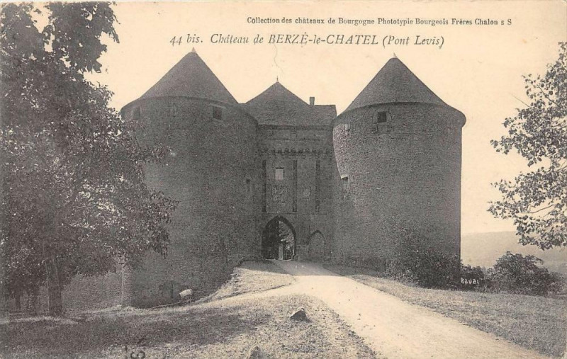 Carte postale ancienne Chateau De Berze Le Chatel Pont Levis à Château